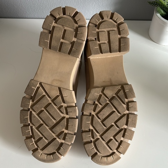 STEVE MADDEN Howler Chelsea Bootie in Sand Suede - Size 9M - Picture 5 of 5